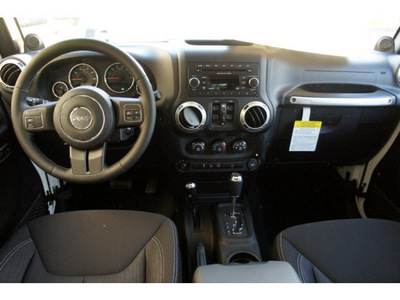 jeep wrangler 2013 white suv sahara gasoline 6 cylinders 4 wheel drive automatic 33157