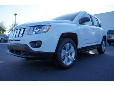 jeep compass 2013 white suv gasoline 4 cylinders 2 wheel drive automatic 33157