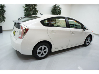 toyota prius 2013 hatchback three hybrid 4 cylinders front wheel drive not specified 91731