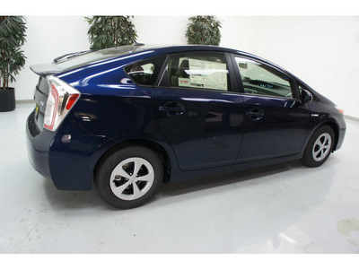 toyota prius 2013 hatchback three hybrid 4 cylinders front wheel drive not specified 91731
