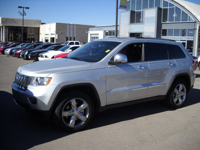 jeep grand cherokee 2011 silver suv overland gasoline 8 cylinders 4 wheel drive automatic 79925