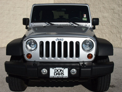 jeep wrangler unlimited 2011 silver suv sport gasoline 6 cylinders 4 wheel drive automatic with overdrive 76011