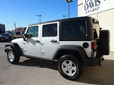 jeep wrangler unlimited 2011 silver suv sport gasoline 6 cylinders 4 wheel drive automatic with overdrive 76011
