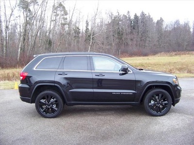 jeep grand cherokee 2013 black suv laredo altitude gasoline 6 cylinders 4 wheel drive automatic 44024