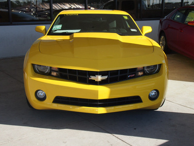 chevrolet camaro 2012 yellow coupe rs gasoline 6 cylinders rear wheel drive not specified 77090