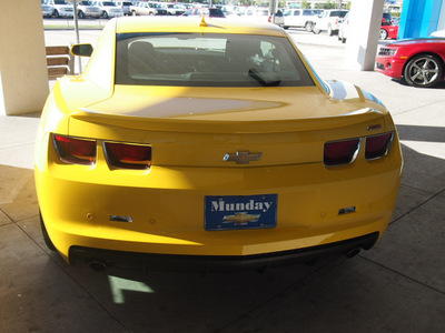 chevrolet camaro 2012 yellow coupe rs gasoline 6 cylinders rear wheel drive not specified 77090