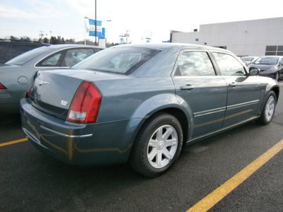 chrysler 300 2005 green sedan gasoline 6 cylinders rear wheel drive automatic 13502