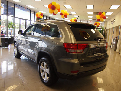 jeep grand cherokee 2013 pdm mineral gray met  clear coat suv laredo 4x2 gasoline 6 cylinders 2 wheel drive 33021