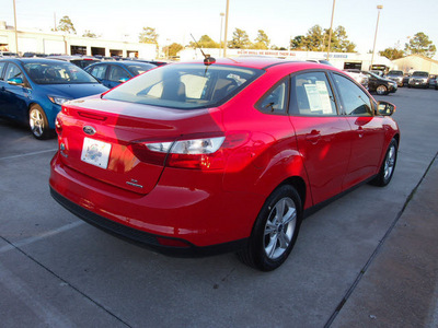 ford focus 2013 red sedan se flex fuel 4 cylinders front wheel drive automatic 77338