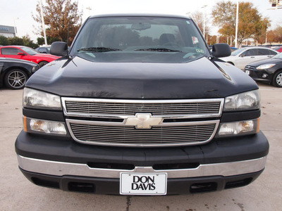 chevrolet silverado 1500 2006 black pickup truck gasoline 6 cylinders rear wheel drive automatic 76011