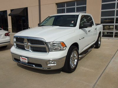 dodge ram 1500 2010 white big horn gasoline 8 cylinders 2 wheel drive automatic with overdrive 77656