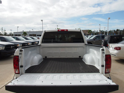 dodge ram 1500 2010 white big horn gasoline 8 cylinders 2 wheel drive automatic with overdrive 77656