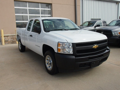 chevrolet silverado 1500 2011 white pickup truck work truck gasoline 6 cylinders 2 wheel drive automatic with overdrive 77656
