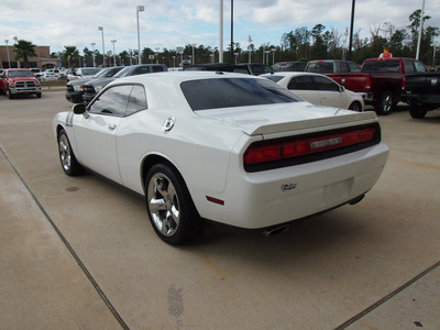 dodge challenger 2011 white coupe r t gasoline 8 cylinders rear wheel drive automatic 77656
