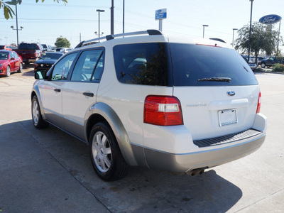 ford freestyle 2005 white wagon se gasoline 6 cylinders front wheel drive cont  variable trans  75070