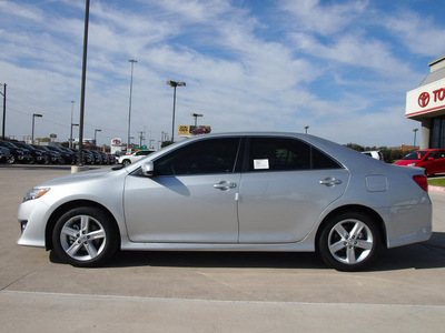 toyota camry 2012 silver sedan se gasoline 4 cylinders front wheel drive automatic 76011