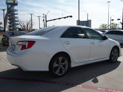 toyota camry 2012 white sedan se sport limited edition gasoline 4 cylinders front wheel drive automatic 76011