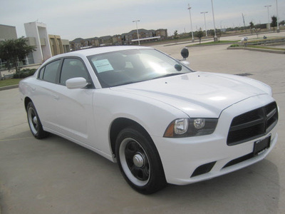dodge charger 2011 white sedan police gasoline 6 cylinders rear wheel drive automatic 77578