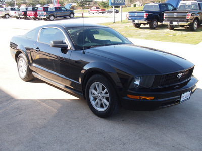 ford mustang 2005 black coupe v6 deluxe gasoline 6 cylinders rear wheel drive automatic 76567