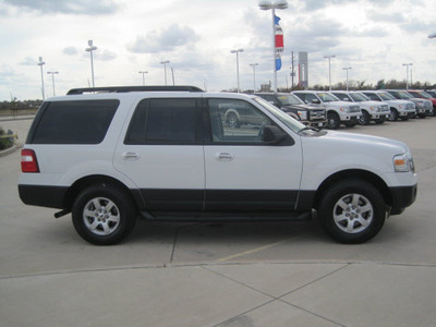 ford expedition 2011 white suv 4dr 2wd xl flex fuel 8 cylinders 2 wheel drive automatic 77578