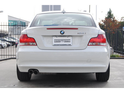 bmw 1 series 2009 white coupe 128i gasoline 6 cylinders rear wheel drive 6 speed manual 77002