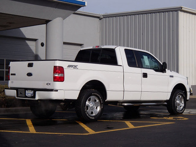 ford f 150 2006 white stx gasoline 8 cylinders 4 wheel drive automatic with overdrive 61832