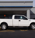 ford f 150 2006 white stx gasoline 8 cylinders 4 wheel drive automatic with overdrive 61832