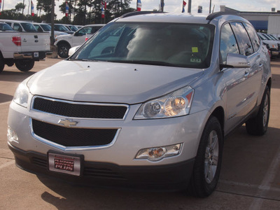chevrolet traverse 2009 silver suv lt gasoline 6 cylinders front wheel drive automatic 77338