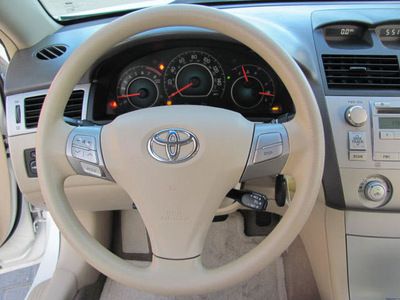 toyota camry solara 2007 white coupe se gasoline 4 cylinders front wheel drive automatic 33884