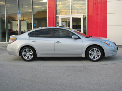 nissan altima 2012 silver sedan sr gasoline 6 cylinders front wheel drive cont  variable trans  33884