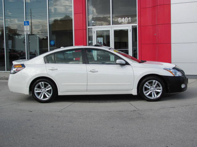nissan altima 2012 white sedan sr gasoline 6 cylinders front wheel drive cont  variable trans  33884