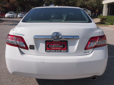 toyota camry 2010 white sedan xle gasoline 4 cylinders front wheel drive automatic 76011