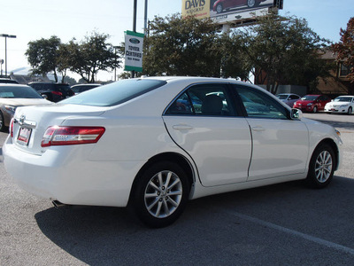 toyota camry 2010 white sedan xle gasoline 4 cylinders front wheel drive automatic 76011