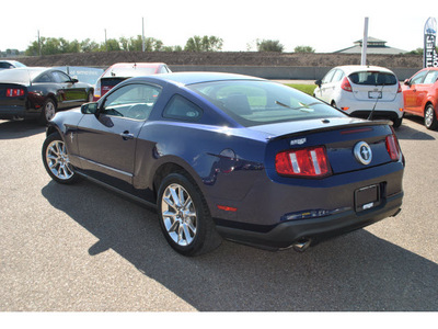 ford mustang 2011 dk  blue coupe gasoline 6 cylinders rear wheel drive automatic 78572