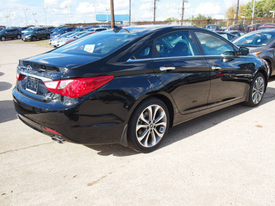 hyundai sonata 2013 black sedan limited 2 0t gasoline 4 cylinders front wheel drive autostick 77065