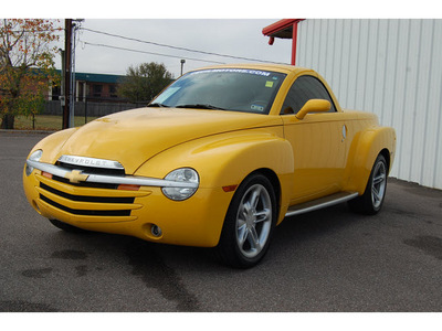 chevrolet ssr 2004 yellow ls gasoline 8 cylinders rear wheel drive automatic with overdrive 77632