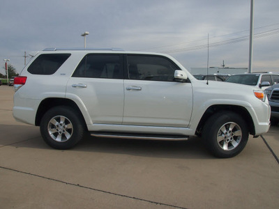 toyota 4runner 2013 white suv sr5 gasoline 6 cylinders 4 wheel drive automatic 75067