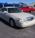 lincoln town car 2005 white sedan signature gasoline 8 cylinders rear wheel drive automatic 76234