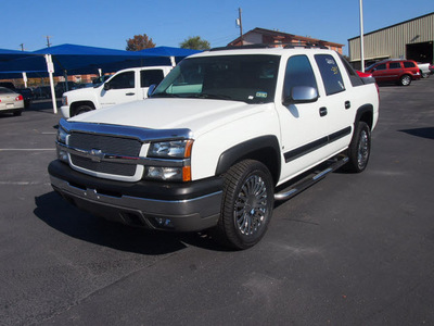 chevrolet avalanche 2004 white 1500 gasoline 8 cylinders rear wheel drive automatic 76234