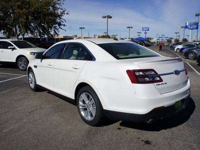 ford taurus 2013 white sedan sel gasoline 6 cylinders front wheel drive automatic 79407