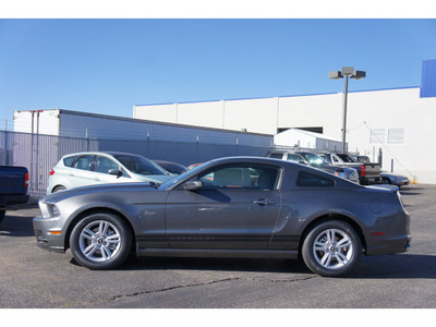 ford mustang 2013 silver coupe v6 gasoline 6 cylinders rear wheel drive automatic 79407