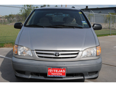 toyota sienna 2001 silver van le gasoline 6 cylinders dohc front wheel drive automatic 77587