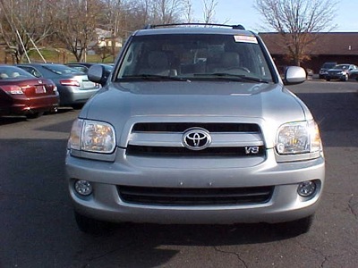 toyota sequoia 2007 gray suv sr5 gasoline 8 cylinders 4 wheel drive automatic 06019