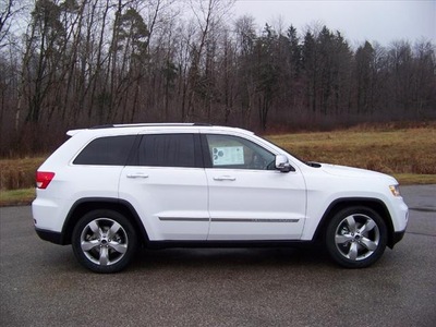 jeep grand cherokee 2013 white suv overland gasoline 6 cylinders 4 wheel drive automatic 44024