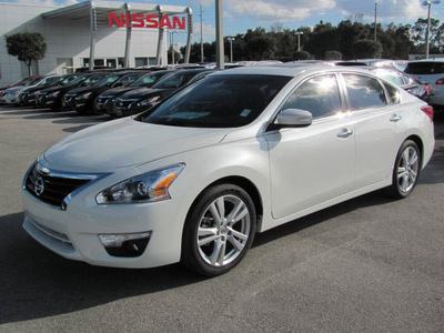 nissan altima 2013 white sedan sv gasoline 6 cylinders front wheel drive cont  variable trans  33884