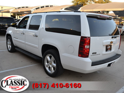 chevrolet suburban 2008 white suv ltz 1500 gasoline 8 cylinders 2 wheel drive automatic 76051