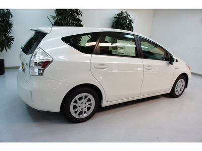 toyota prius v 2013 blizzard pearl wagon two hybrid 4 cylinders front wheel drive automatic 91731