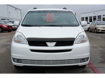 toyota sienna 2005 white van xle 7 passenger gasoline 6 cylinders front wheel drive automatic 76543