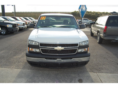 chevrolet silverado 1500 classic 2007 white pickup truck work truck gasoline 6 cylinders rear wheel drive automatic with overdrive 77627
