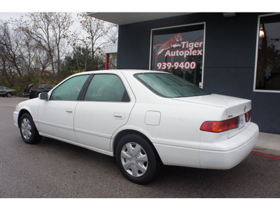 toyota camry 2000 white sedan le gasoline 4 cylinders front wheel drive automatic 76513